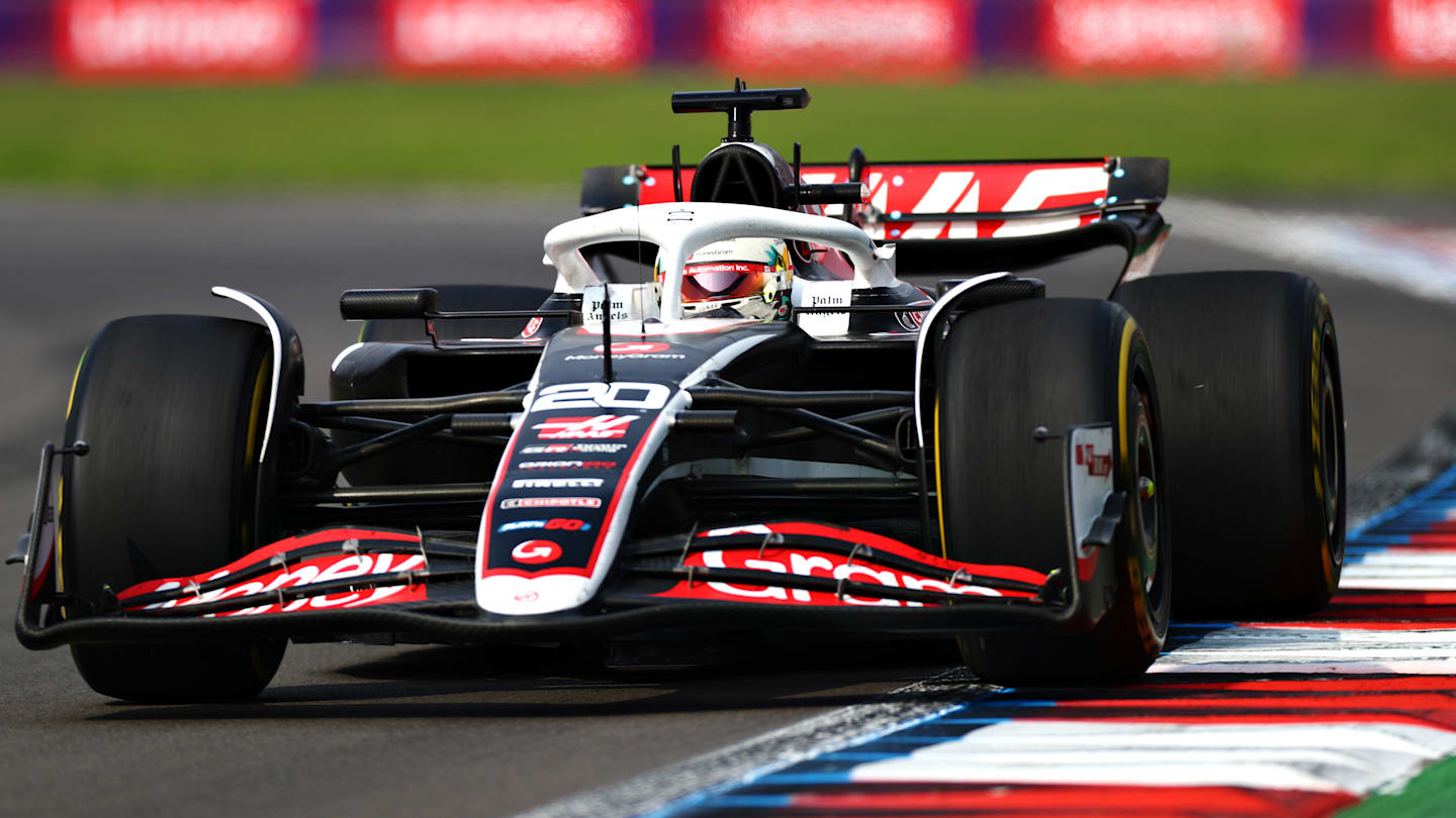 MEXICO CITY, MEXICO - OCTOBER 27: Kevin Magnussen of Denmark driving the (20) Haas F1 VF-24 Ferrari