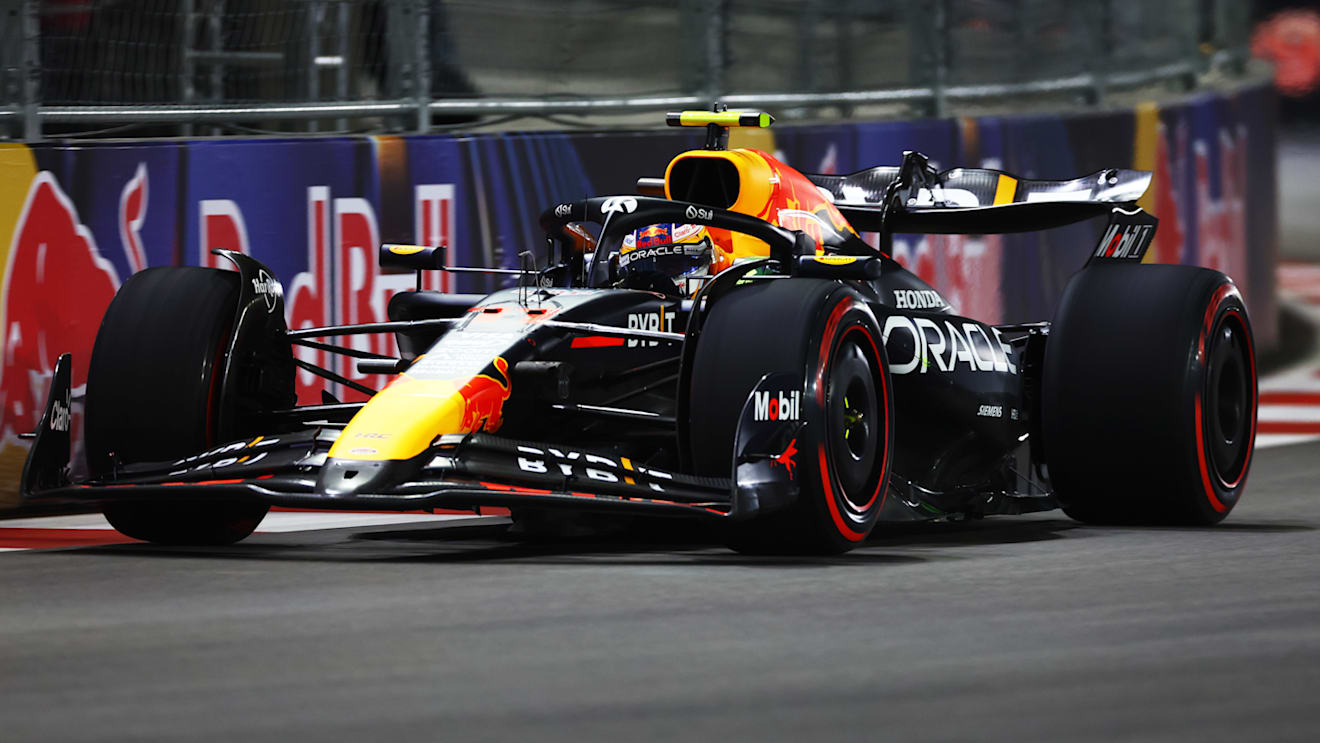 LAS VEGAS, NEVADA - NOVEMBER 21: Sergio Perez of Mexico driving the (11) Oracle Red Bull Racing RB20 on track during practice ahead of the F1 Grand Prix of Las Vegas at Las Vegas Strip Circuit on November 21, 2024 in Las Vegas, Nevada. (Photo by Mark Thompson/Getty Images)