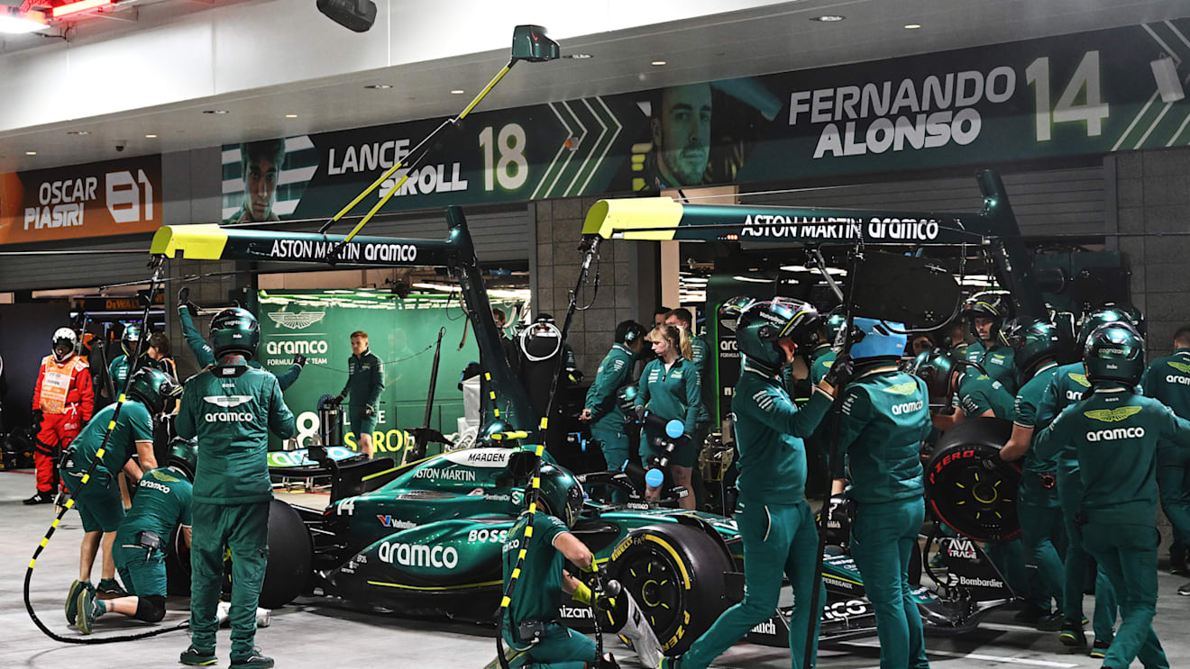 LAS VEGAS, NEVADA - NOVEMBER 21: Fernando Alonso of Spain driving the (14) Aston Martin AMR24 Mercedes makes a pitstop during practice ahead of the F1 Grand Prix of Las Vegas at Las Vegas Strip Circuit on November 21, 2024 in Las Vegas, Nevada. (Photo by Mark Sutton - Formula 1/Formula 1 via Getty Images)