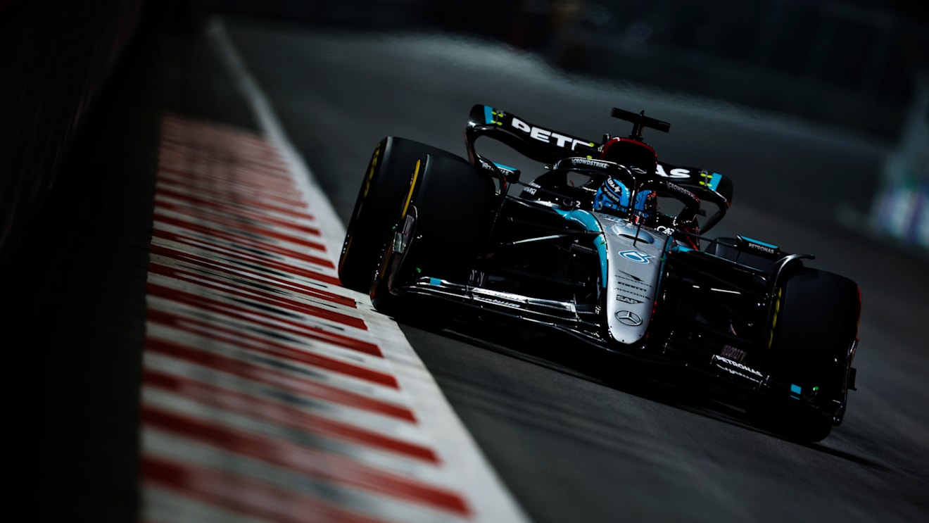 LAS VEGAS, NEVADA - NOVEMBER 21: George Russell of Great Britain driving the (63) Mercedes AMG Petronas F1 Team W15 on track during practice ahead of the F1 Grand Prix of Las Vegas at Las Vegas Strip Circuit on November 21, 2024 in Las Vegas, Nevada. (Photo by Chris Graythen/Getty Images)