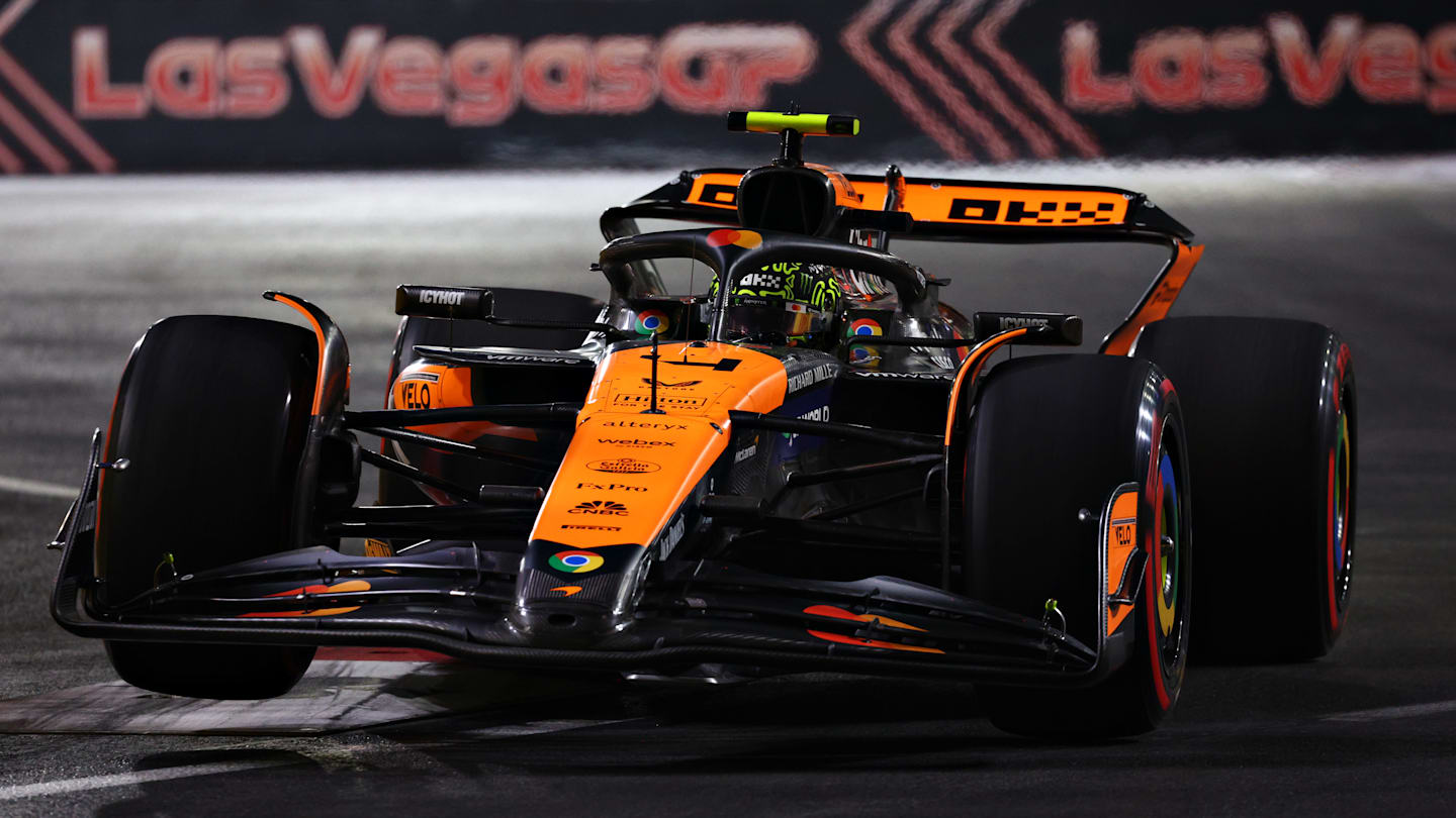 LAS VEGAS, NEVADA - NOVEMBER 22: Lando Norris of Great Britain driving the (4) McLaren MCL38