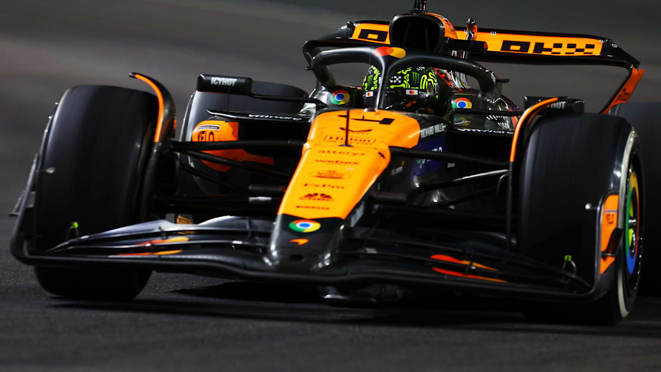 LAS VEGAS, NEVADA - NOVEMBER 23: Lando Norris of Great Britain driving the (4) McLaren MCL38 Mercedes on track during the F1 Grand Prix of Las Vegas at Las Vegas Strip Circuit on November 23, 2024 in Las Vegas, Nevada. (Photo by Mark Thompson/Getty Images)