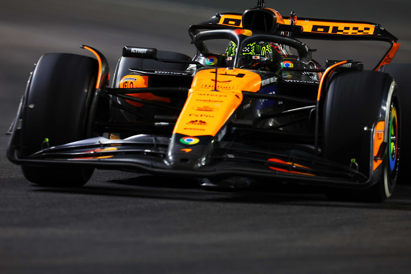 LAS VEGAS, NEVADA - NOVEMBER 23: Lando Norris of Great Britain driving the (4) McLaren MCL38