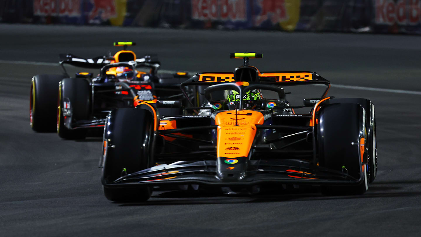 LAS VEGAS, NEVADA - NOVEMBER 23: Lando Norris of Great Britain driving the (4) McLaren MCL38