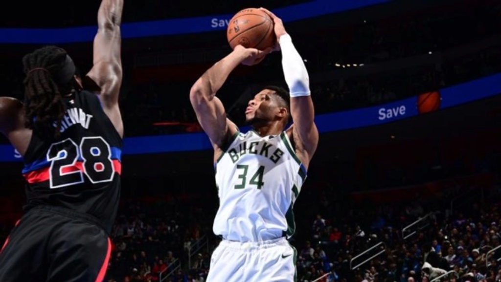 Giannis' willingness to take midrange shots is elevating the Bucks' title hopes