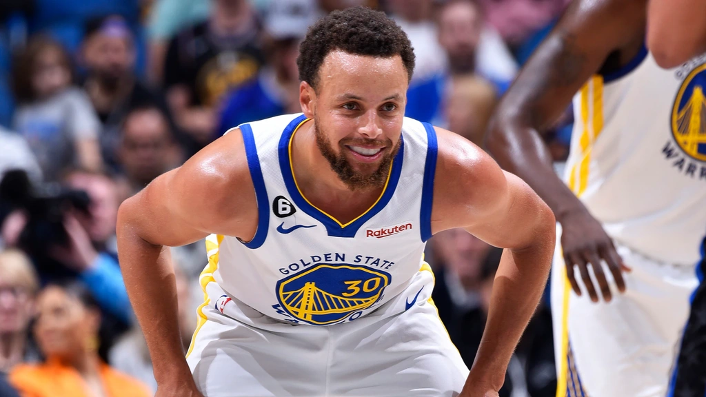 Stephen Curry Tops NBA's Best-Selling Jerseys for First Half of 2024-25 Season