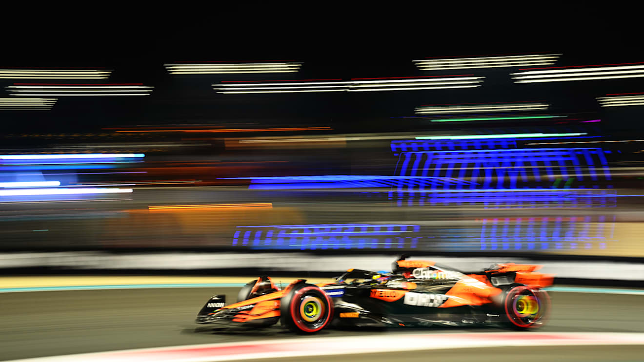 ABU DHABI, UNITED ARAB EMIRATES - DECEMBER 07: Oscar Piastri of Australia driving the (81) McLaren MCL38 Mercedes on track during qualifying ahead of the F1 Grand Prix of Abu Dhabi at Yas Marina Circuit on December 07, 2024 in Abu Dhabi, United Arab Emirates. (Photo by Clive Mason/Getty Images)