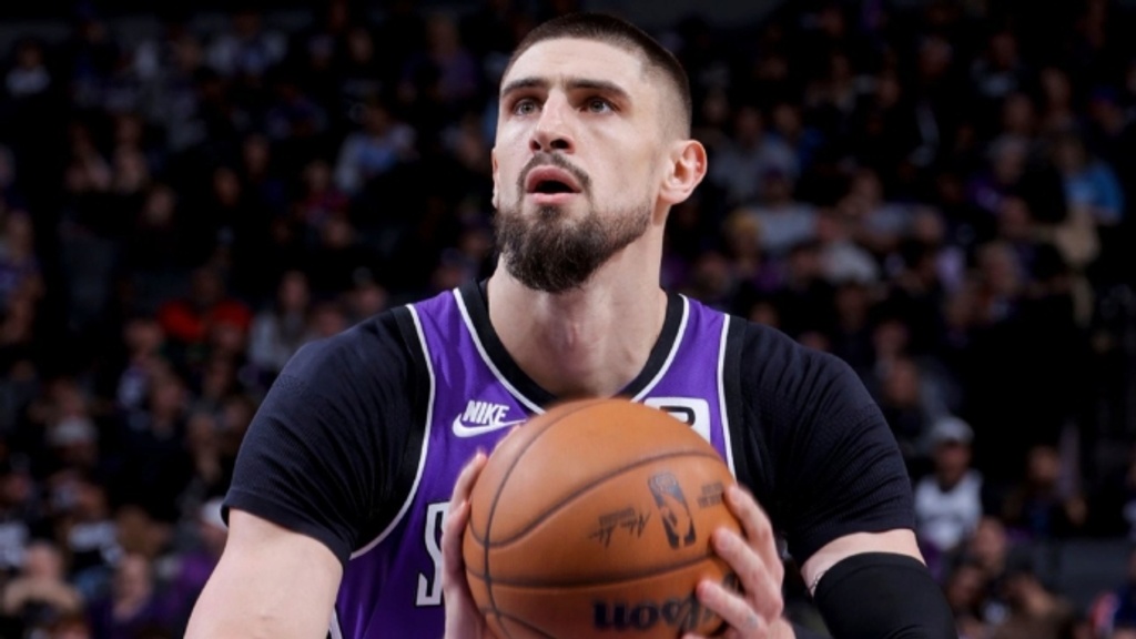 Lakers sign Alex Len to bolster frontcourt depth