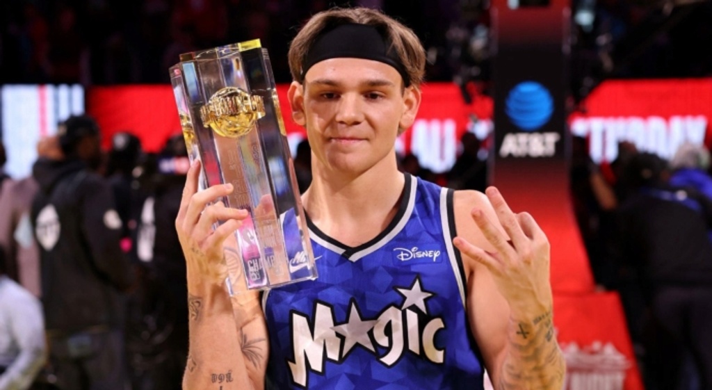 Mac McClung rules 2025 NBA Slam Dunk Contest, win first-ever three-peat